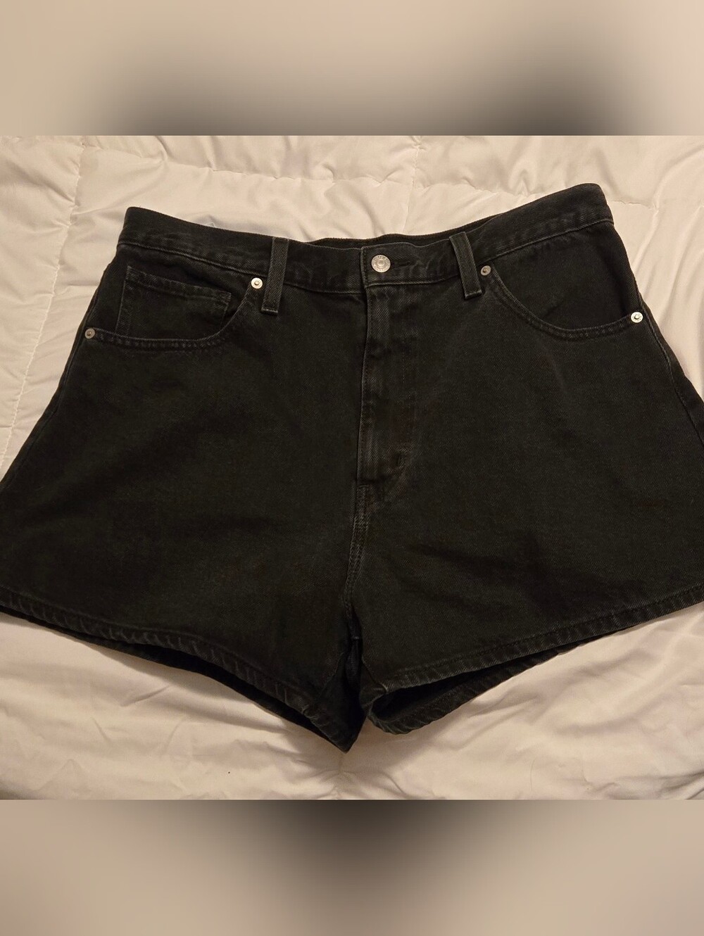 Levi's 100% Cotton High-Rise Mom Black Denim Shorts Size 33